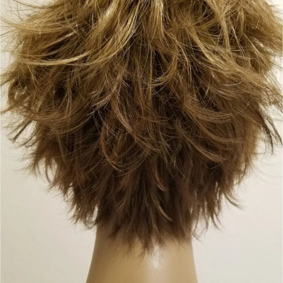 Short Wig by LUXHAIR (D) - Picture 4 of 6